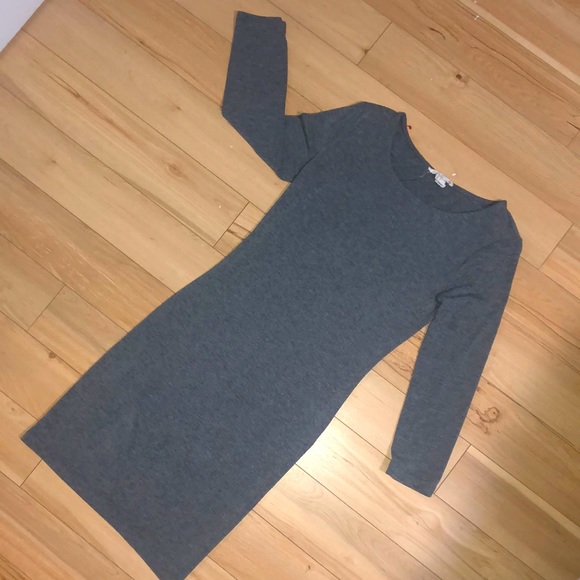 Robe - Picture 1 of 3